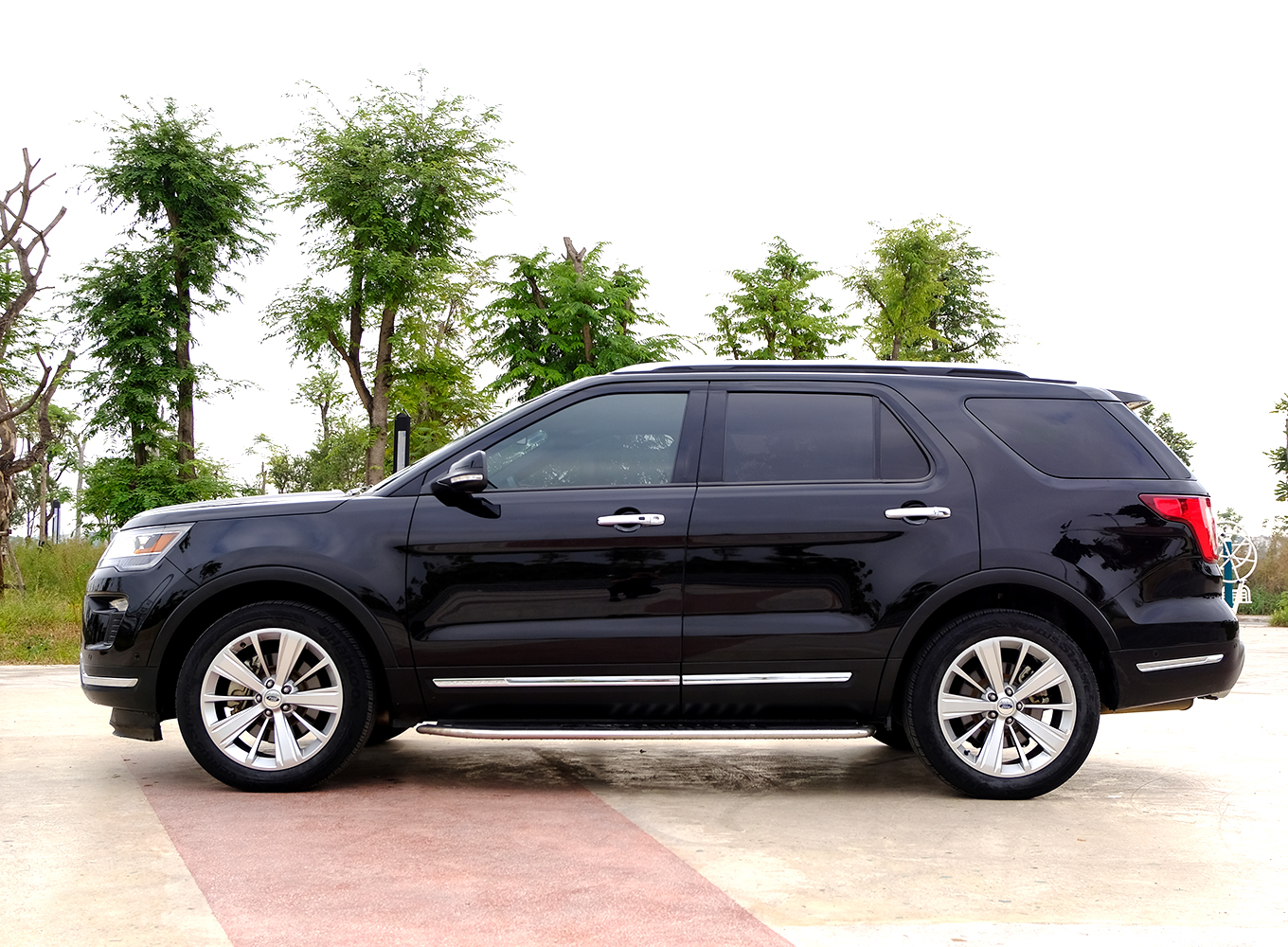 Ford Explorer 2018 đen