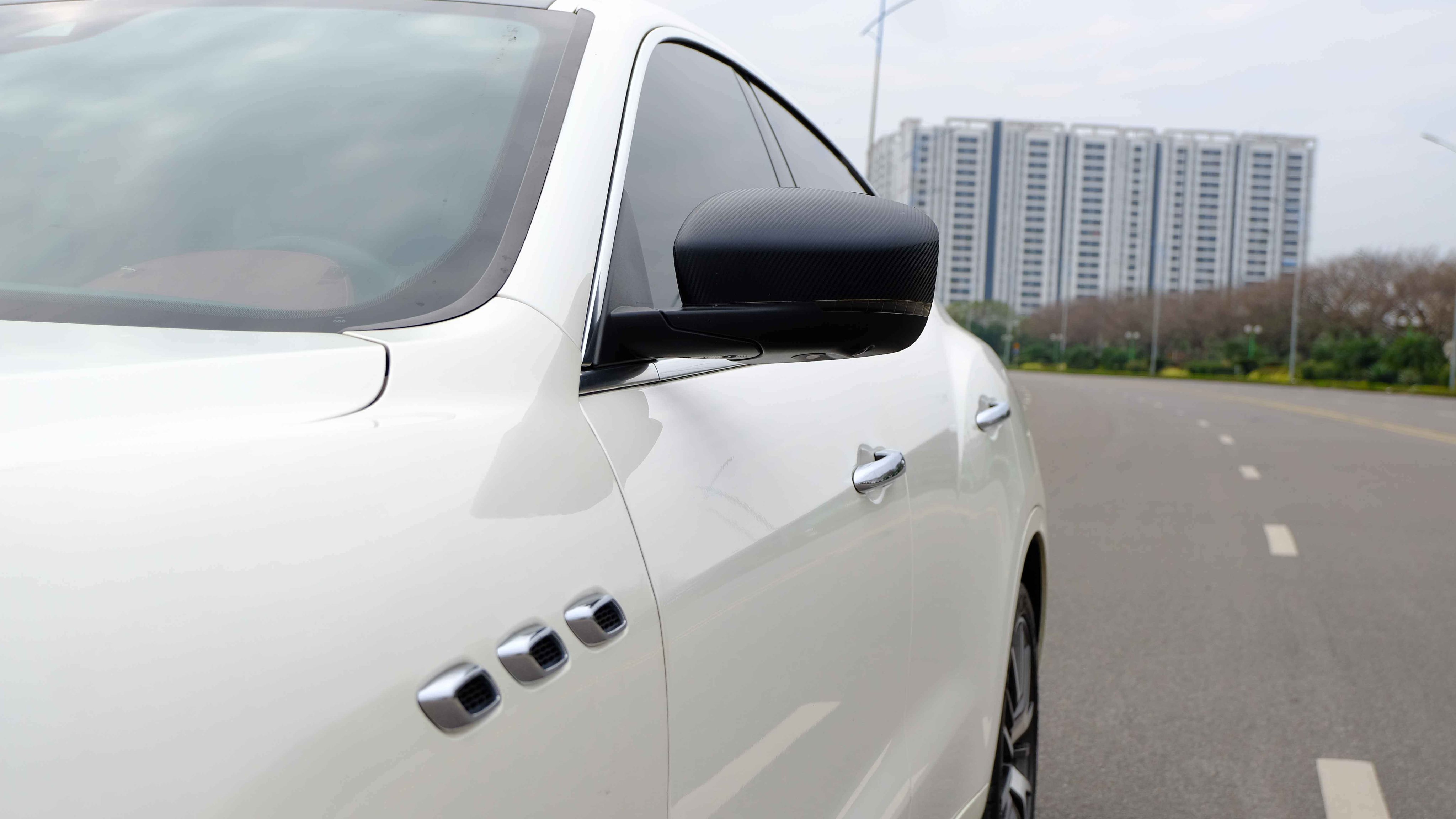 Maserati Levante 2017 màu trắng nội thất đỏ