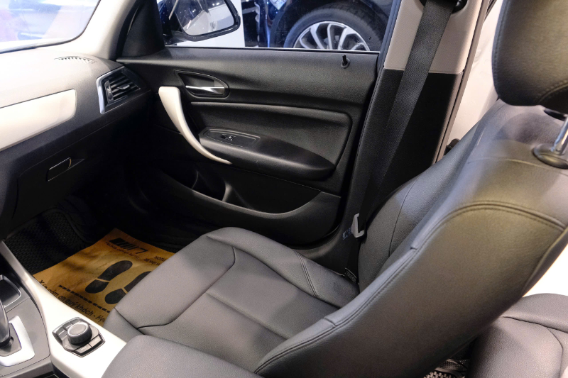 𝐁𝐌𝐖 𝟏𝟏𝟖𝐢 𝟐𝟎𝟏𝟖 (𝐓𝐫𝐚̆́𝐧𝐠/𝐧𝐨̣̂𝐢 𝐭𝐡𝐚̂́𝐭 đ𝐞𝐧)