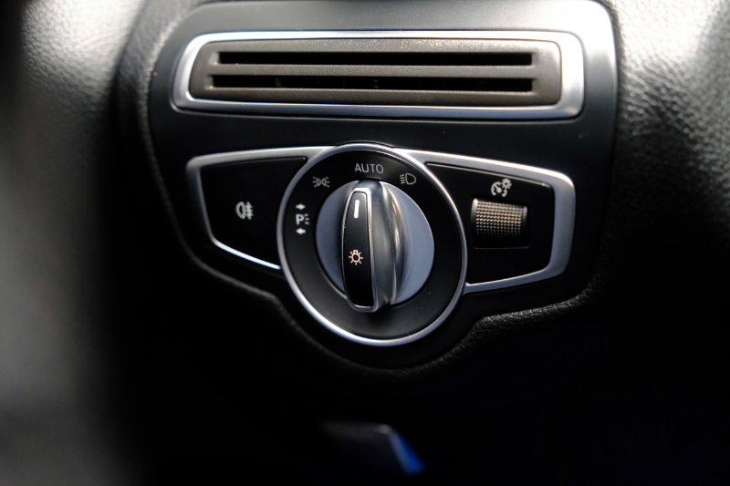 𝐌𝐞𝐫𝐜𝐞𝐝𝐞𝐬 𝐁𝐞𝐧𝐳 𝐂𝟏𝟖𝟎 𝟐𝟎𝟐𝟎 (Đ𝐨̉/𝐧𝐨̣̂𝐢 𝐭𝐡𝐚̂́𝐭 đ𝐞𝐧)