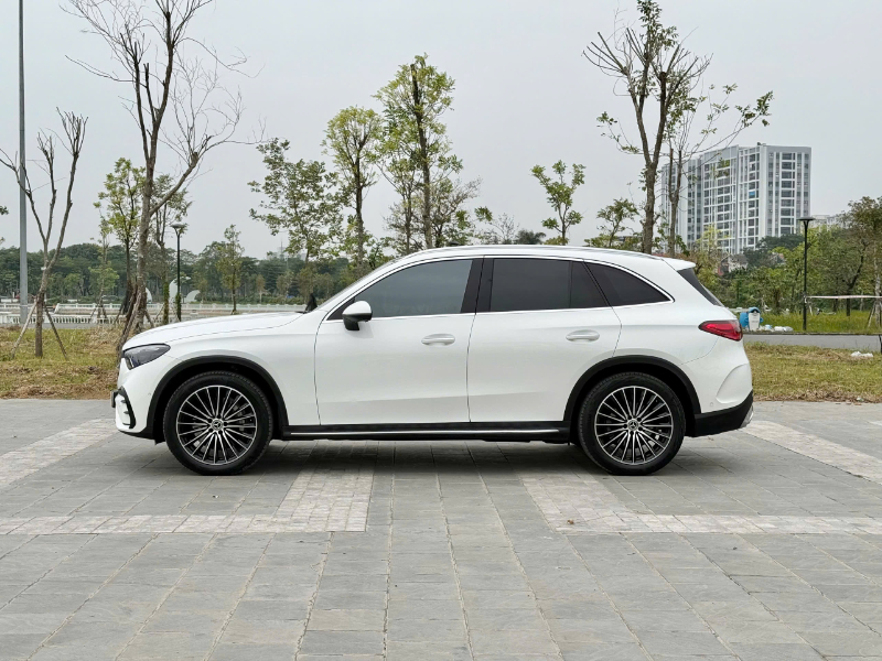 𝐌𝐞𝐫𝐜𝐞𝐝𝐞𝐬 𝐁𝐞𝐧𝐳 𝐆𝐋𝐂𝟑𝟎𝟎 𝟒𝐦𝐚𝐭𝐢𝐜 𝟐𝟎𝟐𝟑 (𝐓𝐫𝐚̆́𝐧𝐠/𝐧𝐨̣̂𝐢 𝐭𝐡𝐚̂́𝐭 đ𝐞𝐧)