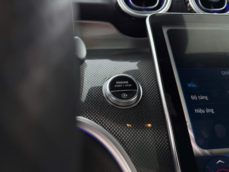 𝐌𝐞𝐫𝐜𝐞𝐝𝐞𝐬 𝐁𝐞𝐧𝐳 𝐆𝐋𝐂𝟑𝟎𝟎 𝟒𝐦𝐚𝐭𝐢𝐜 𝟐𝟎𝟐𝟑 (𝐓𝐫𝐚̆́𝐧𝐠/𝐧𝐨̣̂𝐢 𝐭𝐡𝐚̂́𝐭 đ𝐞𝐧)