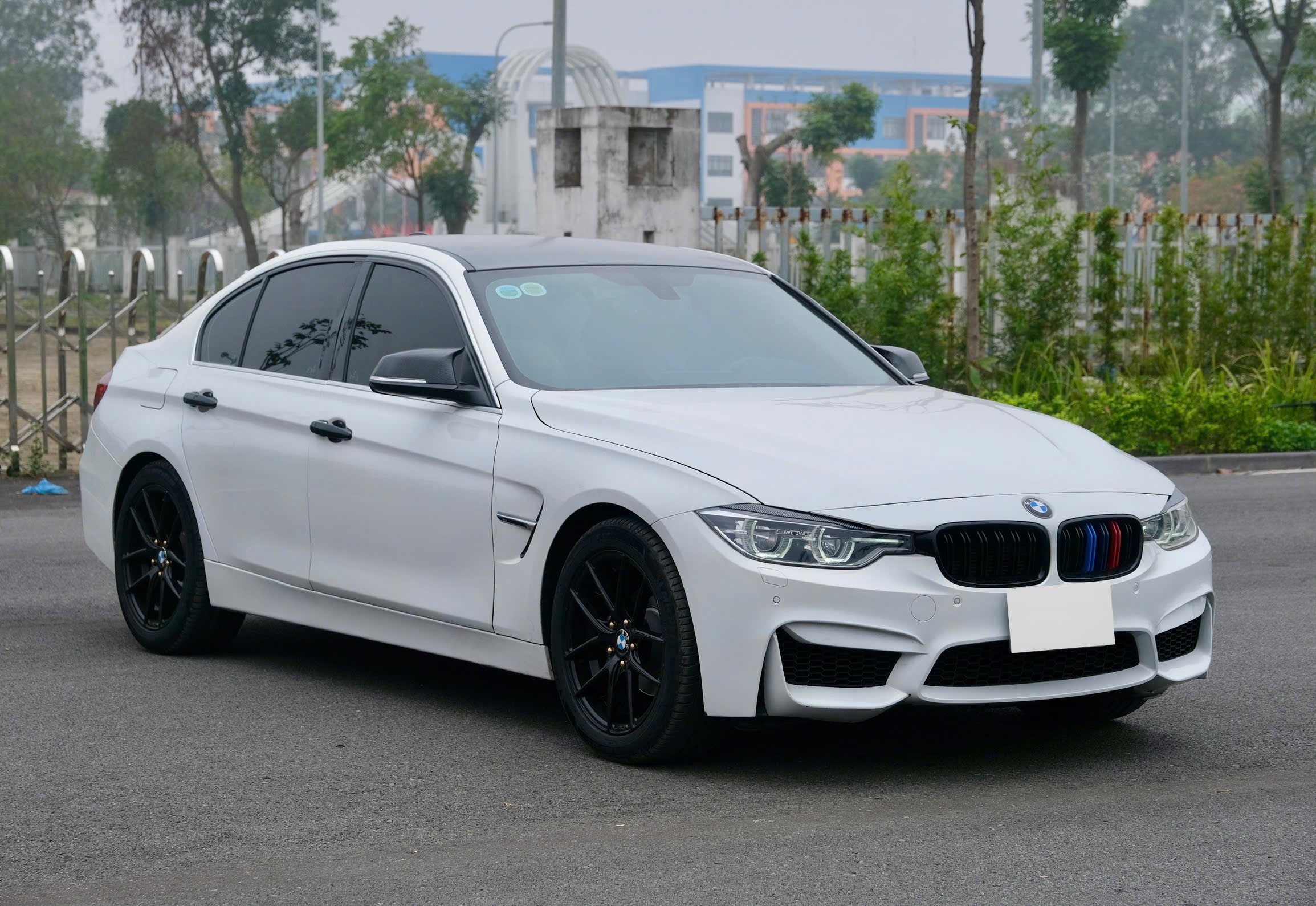 𝐁𝐌𝐖 𝟑𝟐𝟎𝐢 𝟐𝟎𝟏𝟖 (𝐓𝐫𝐚̆́𝐧𝐠 | 𝐍𝐨̣̂𝐢 𝐭𝐡𝐚̂́𝐭 𝐤𝐞𝐦)