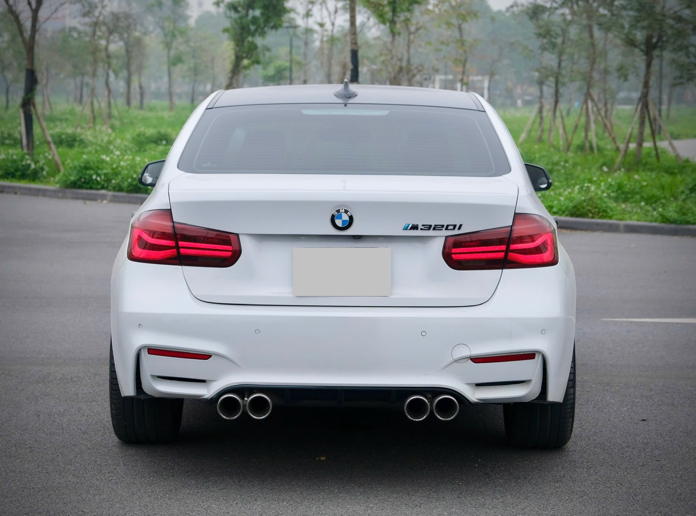 𝐁𝐌𝐖 𝟑𝟐𝟎𝐢 𝟐𝟎𝟏𝟖 (𝐓𝐫𝐚̆́𝐧𝐠 | 𝐍𝐨̣̂𝐢 𝐭𝐡𝐚̂́𝐭 𝐤𝐞𝐦)