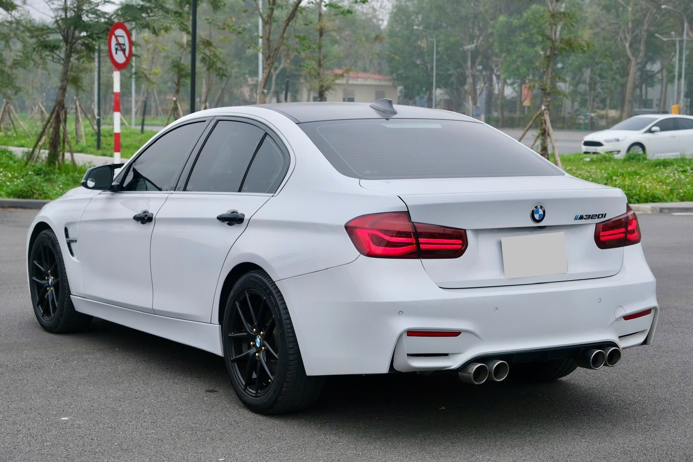 𝐁𝐌𝐖 𝟑𝟐𝟎𝐢 𝟐𝟎𝟏𝟖 (𝐓𝐫𝐚̆́𝐧𝐠 | 𝐍𝐨̣̂𝐢 𝐭𝐡𝐚̂́𝐭 𝐤𝐞𝐦)