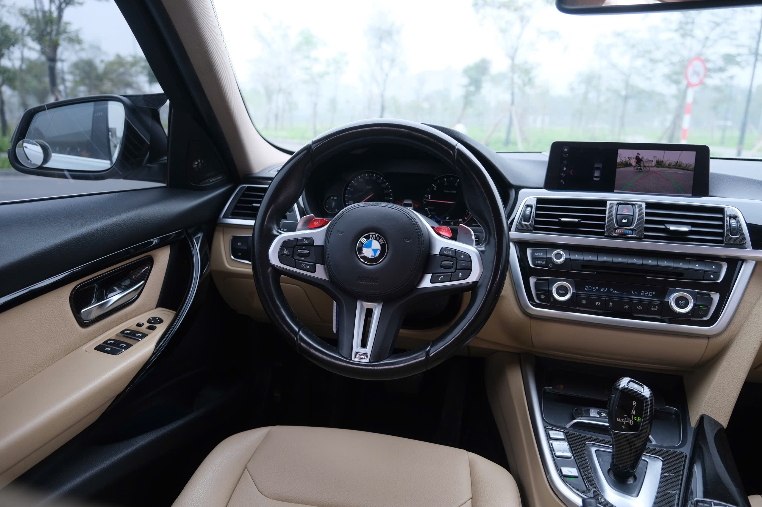 𝐁𝐌𝐖 𝟑𝟐𝟎𝐢 𝟐𝟎𝟏𝟖 (𝐓𝐫𝐚̆́𝐧𝐠 | 𝐍𝐨̣̂𝐢 𝐭𝐡𝐚̂́𝐭 𝐤𝐞𝐦)