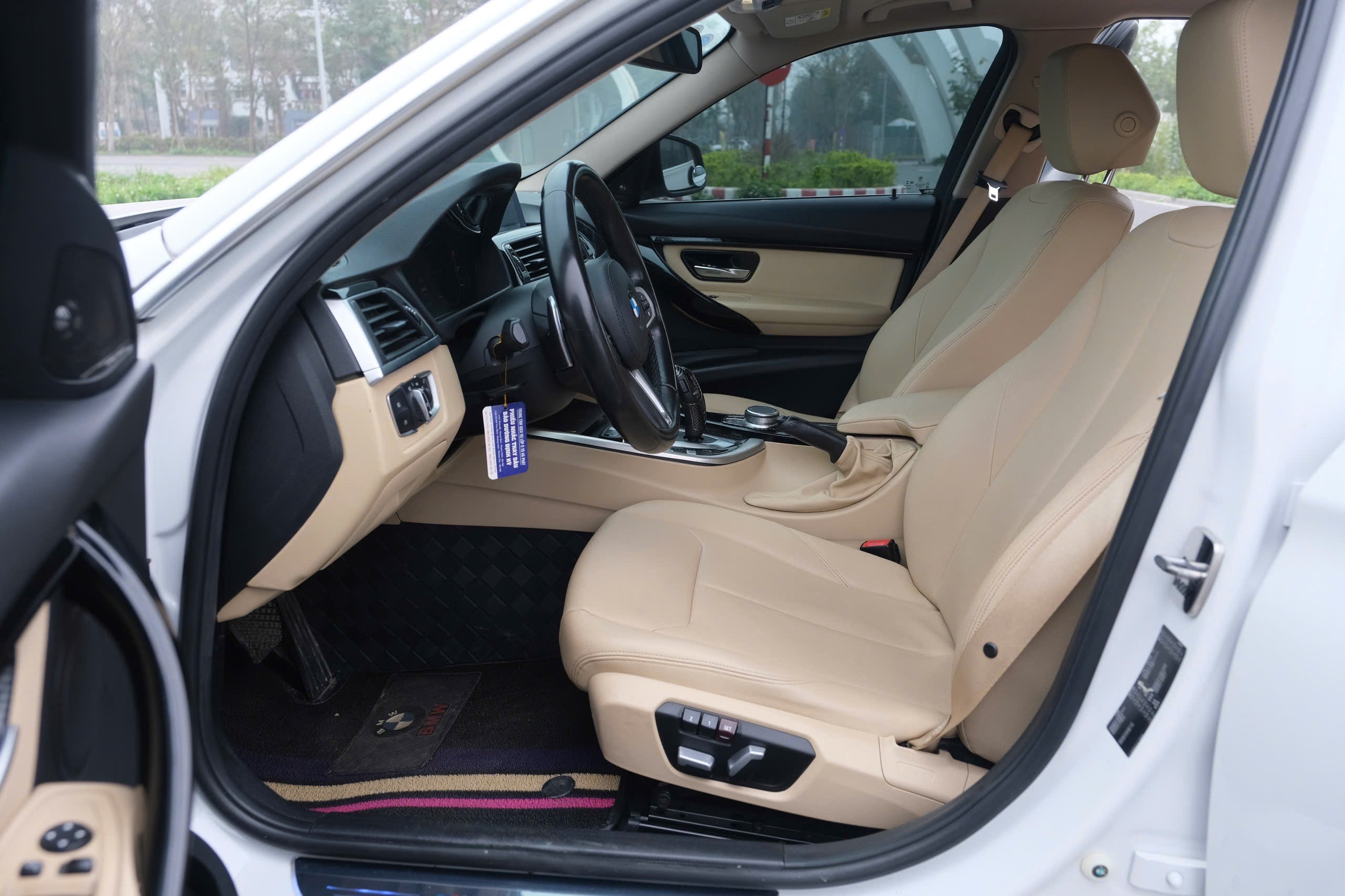 𝐁𝐌𝐖 𝟑𝟐𝟎𝐢 𝟐𝟎𝟏𝟖 (𝐓𝐫𝐚̆́𝐧𝐠 | 𝐍𝐨̣̂𝐢 𝐭𝐡𝐚̂́𝐭 𝐤𝐞𝐦)