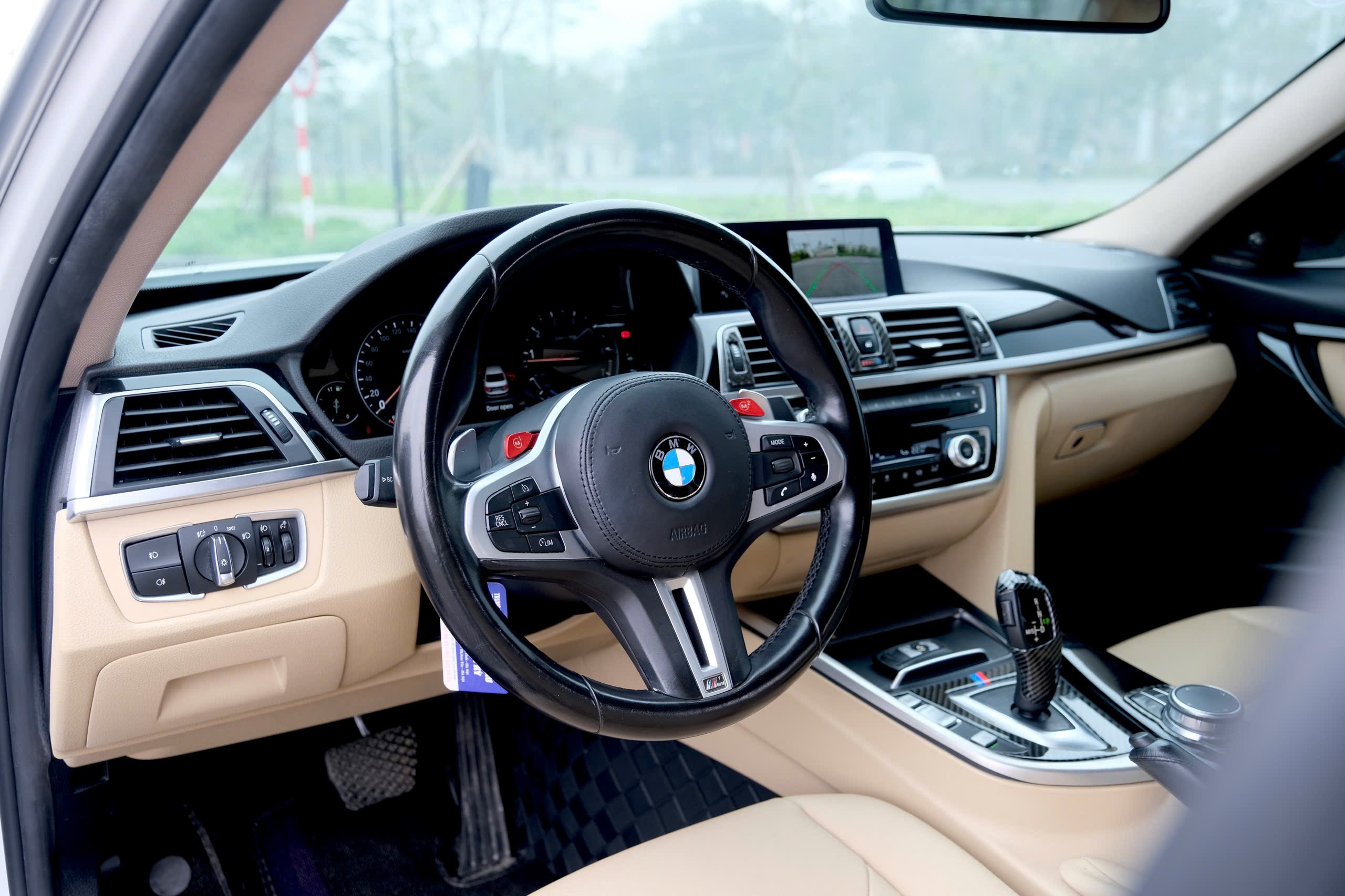 𝐁𝐌𝐖 𝟑𝟐𝟎𝐢 𝟐𝟎𝟏𝟖 (𝐓𝐫𝐚̆́𝐧𝐠 | 𝐍𝐨̣̂𝐢 𝐭𝐡𝐚̂́𝐭 𝐤𝐞𝐦)