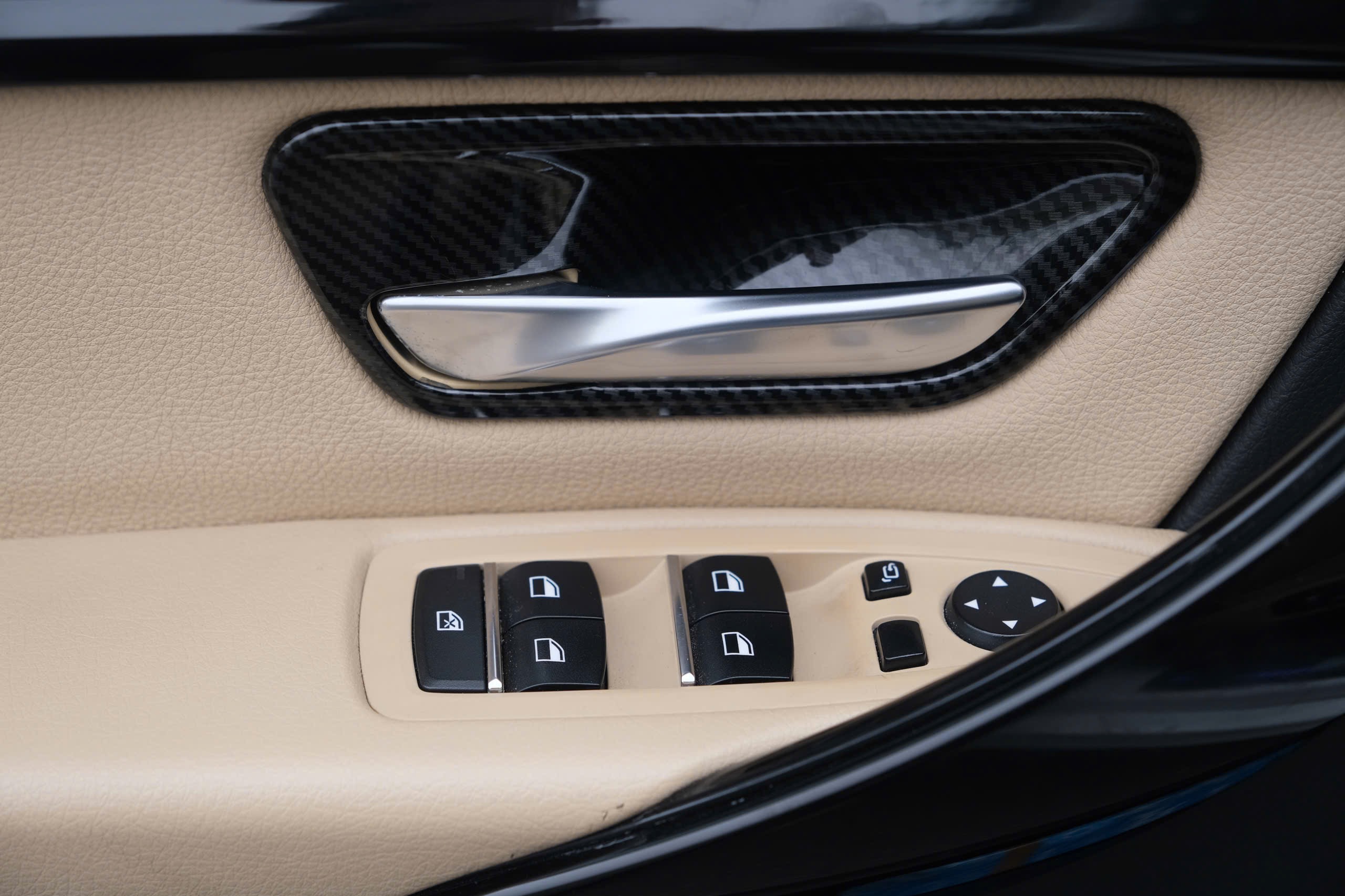 𝐁𝐌𝐖 𝟑𝟐𝟎𝐢 𝟐𝟎𝟏𝟖 (𝐓𝐫𝐚̆́𝐧𝐠 | 𝐍𝐨̣̂𝐢 𝐭𝐡𝐚̂́𝐭 𝐤𝐞𝐦)