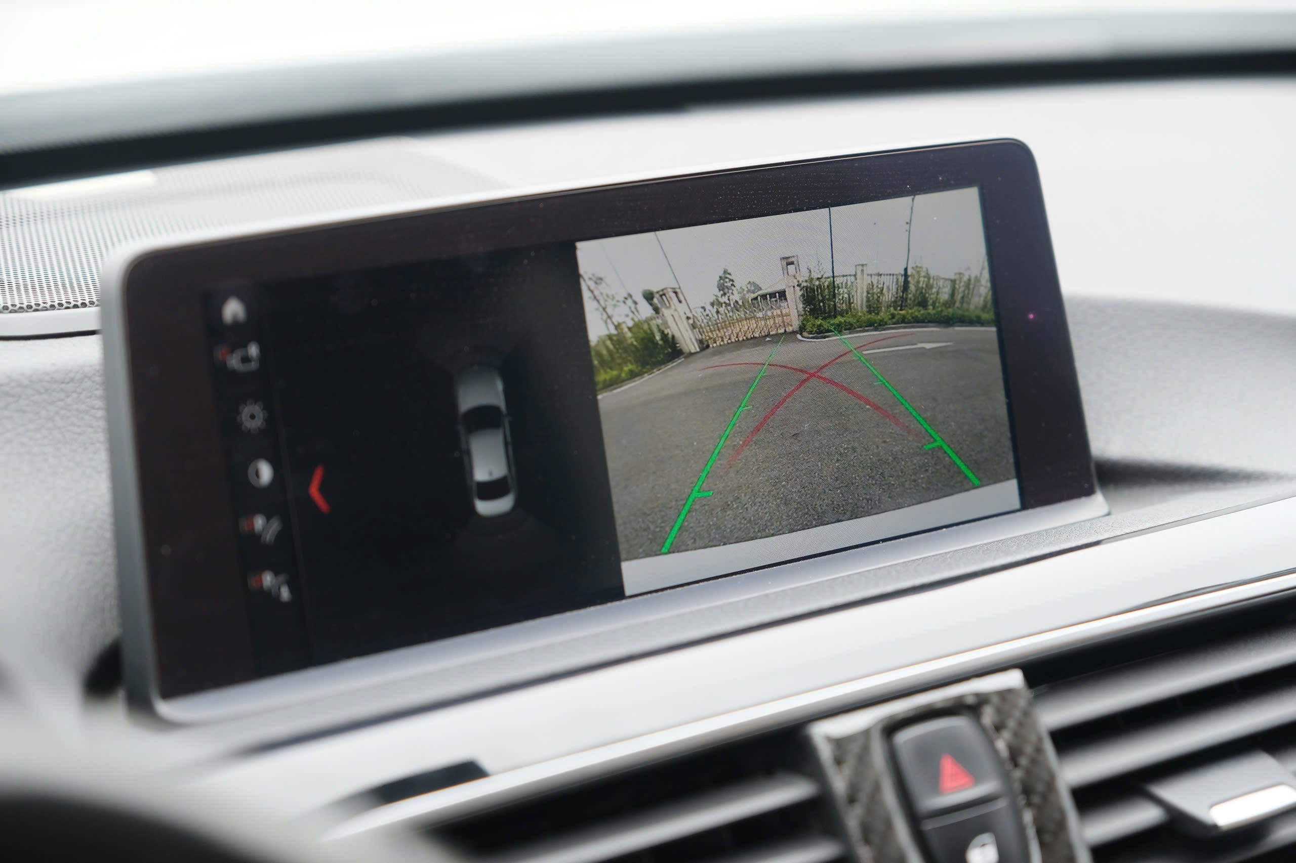 𝐁𝐌𝐖 𝟑𝟐𝟎𝐢 𝟐𝟎𝟏𝟖 (𝐓𝐫𝐚̆́𝐧𝐠 | 𝐍𝐨̣̂𝐢 𝐭𝐡𝐚̂́𝐭 𝐤𝐞𝐦)