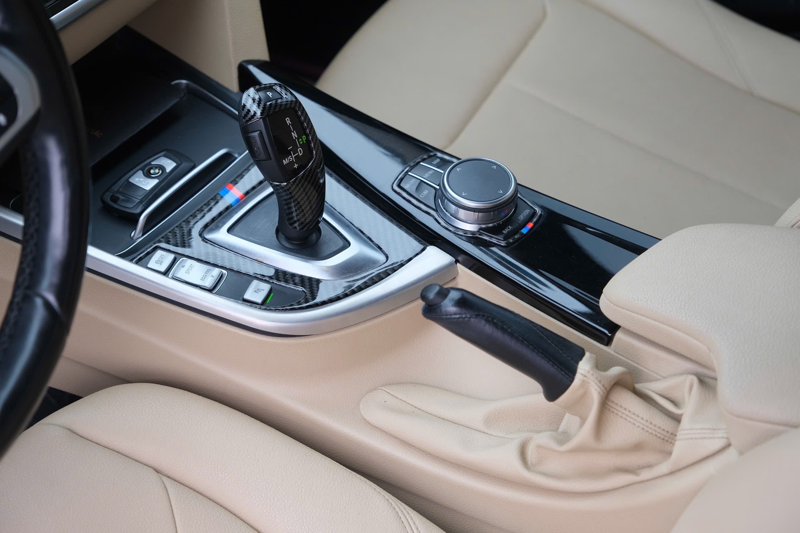 𝐁𝐌𝐖 𝟑𝟐𝟎𝐢 𝟐𝟎𝟏𝟖 (𝐓𝐫𝐚̆́𝐧𝐠 | 𝐍𝐨̣̂𝐢 𝐭𝐡𝐚̂́𝐭 𝐤𝐞𝐦)