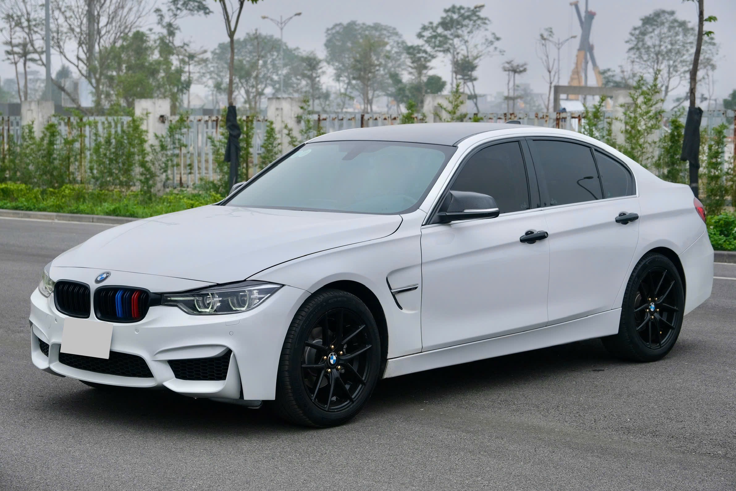 𝐁𝐌𝐖 𝟑𝟐𝟎𝐢 𝟐𝟎𝟏𝟖 (𝐓𝐫𝐚̆́𝐧𝐠 | 𝐍𝐨̣̂𝐢 𝐭𝐡𝐚̂́𝐭 𝐤𝐞𝐦)