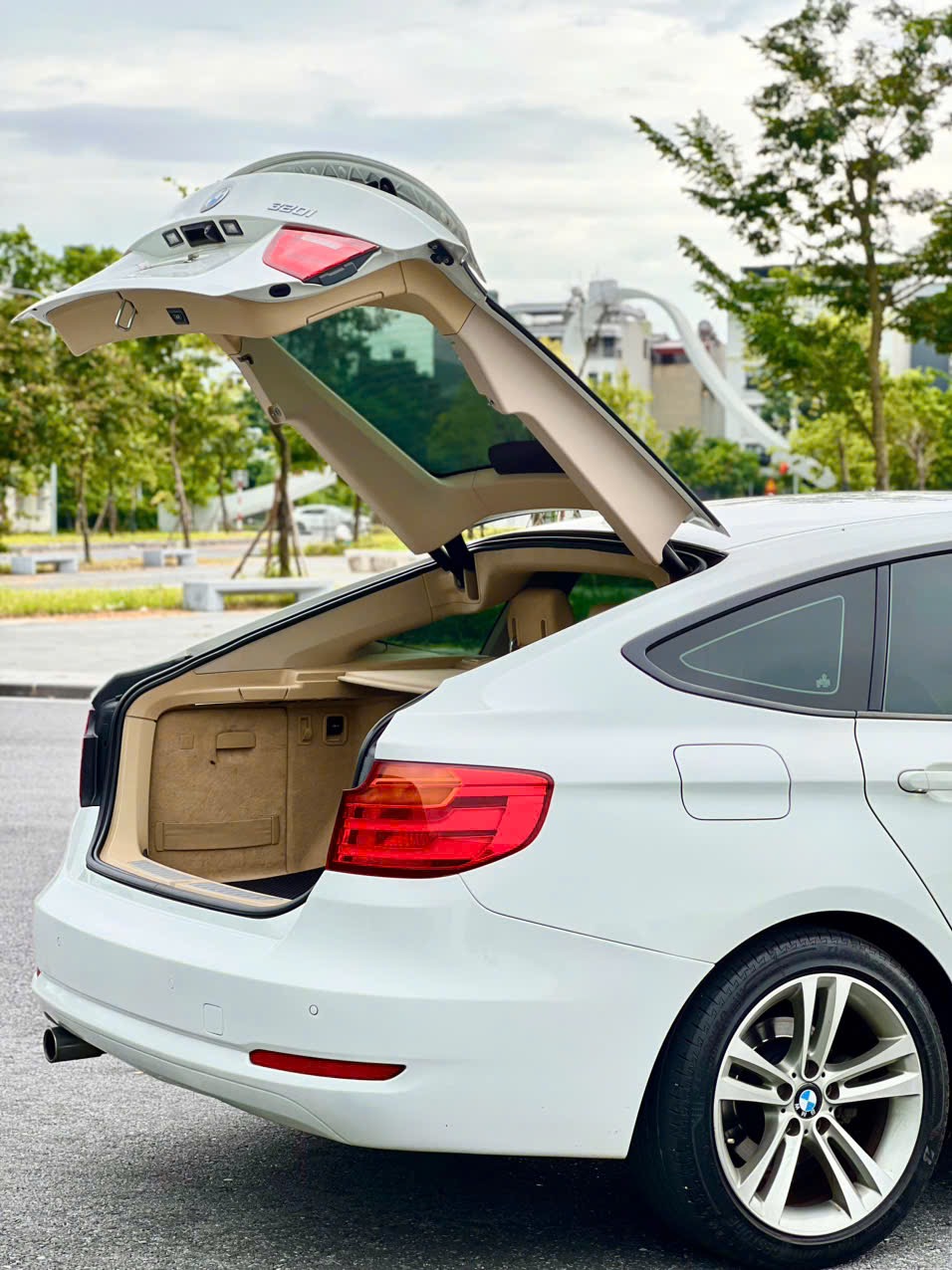 𝐁𝐌𝐖 𝟑𝟐𝟎𝐢 𝐆𝐓𝟐𝟎𝟏𝟒 (𝐓𝐫𝐚̆́𝐧𝐠 | 𝐍𝐨̣̂𝐢 𝐭𝐡𝐚̂́𝐭 𝐤𝐞𝐦)