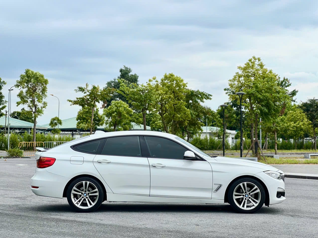 𝐁𝐌𝐖 𝟑𝟐𝟎𝐢 𝐆𝐓𝟐𝟎𝟏𝟒 (𝐓𝐫𝐚̆́𝐧𝐠 | 𝐍𝐨̣̂𝐢 𝐭𝐡𝐚̂́𝐭 𝐤𝐞𝐦)