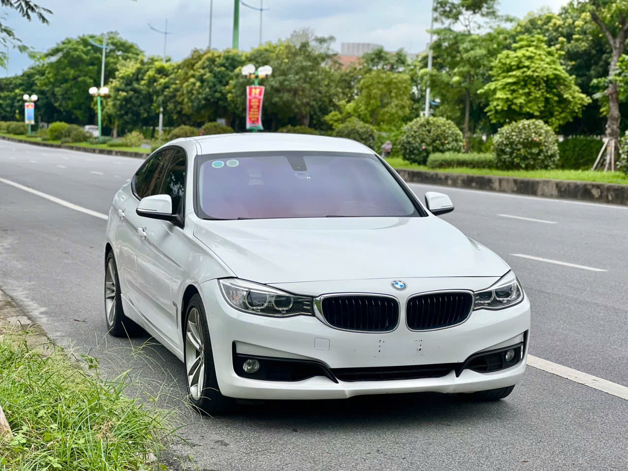 𝐁𝐌𝐖 𝟑𝟐𝟎𝐢 𝐆𝐓𝟐𝟎𝟏𝟒 (𝐓𝐫𝐚̆́𝐧𝐠 | 𝐍𝐨̣̂𝐢 𝐭𝐡𝐚̂́𝐭 𝐤𝐞𝐦)