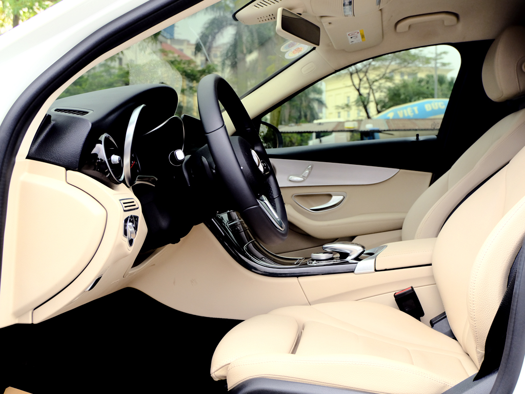 Mercedes C180 2020 Trắng Kem