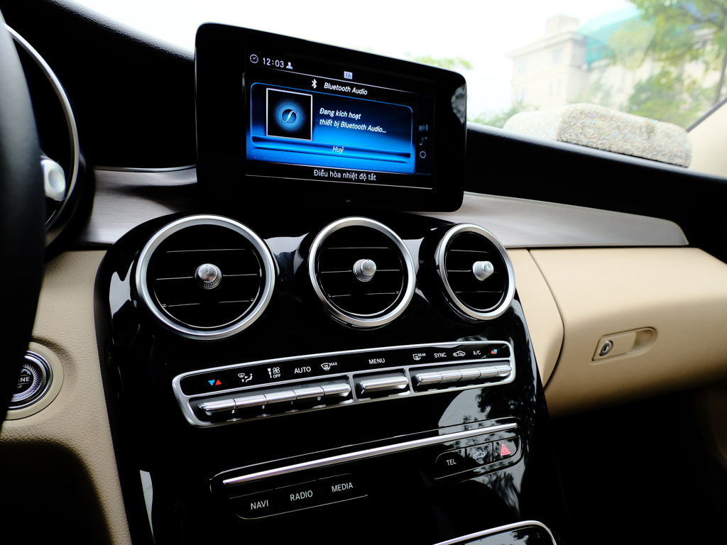 Mercedes C180 2020 Trắng Kem