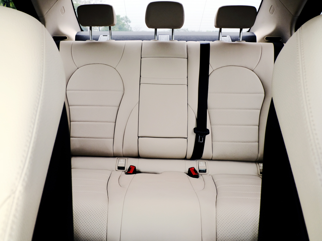 Mercedes C180 2020 Trắng Kem