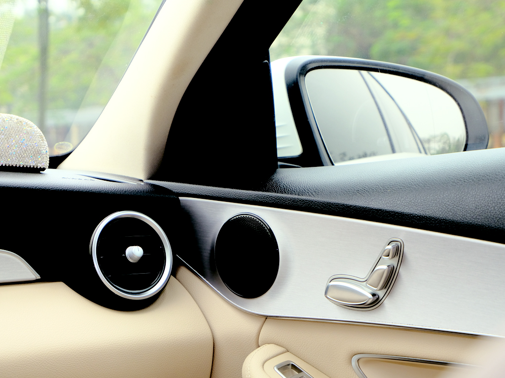 Mercedes C180 2020 Trắng Kem