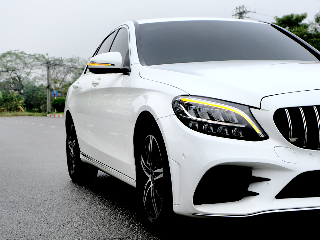 Mercedes C180 2020 Trắng Kem