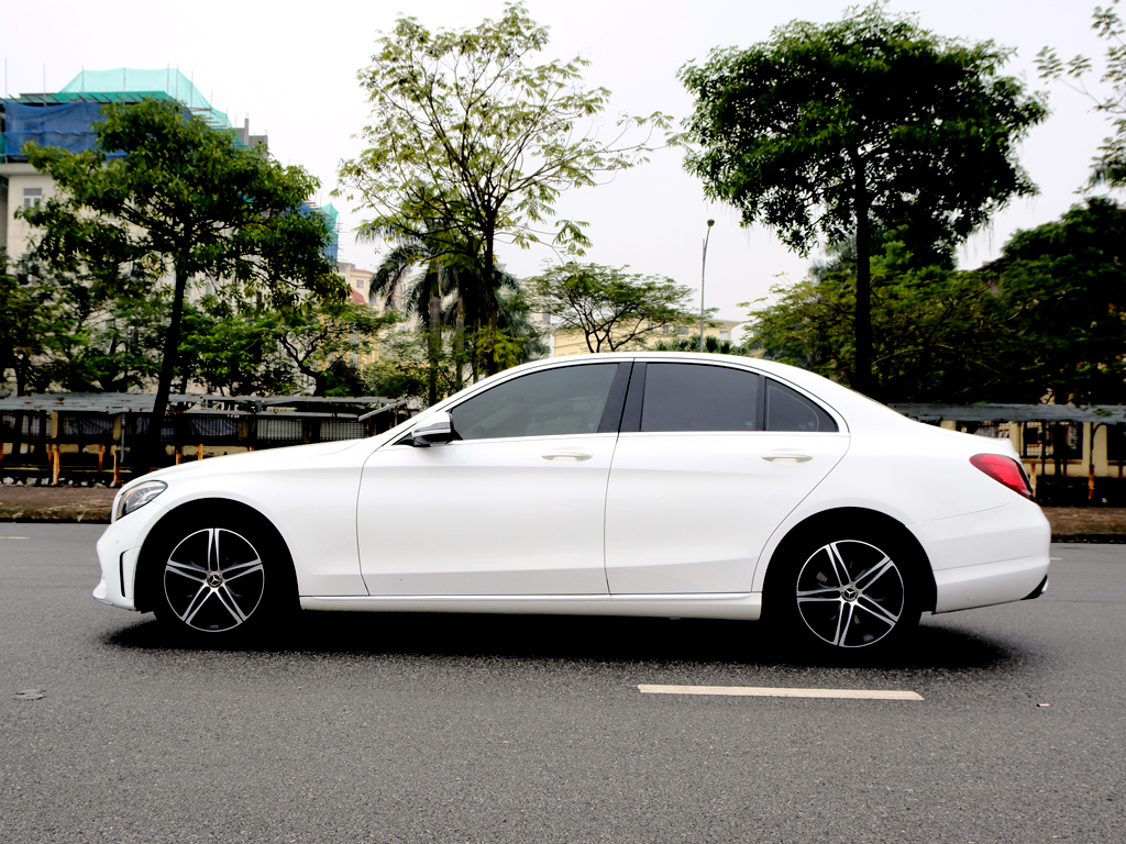 Mercedes C180 2020 Trắng Kem