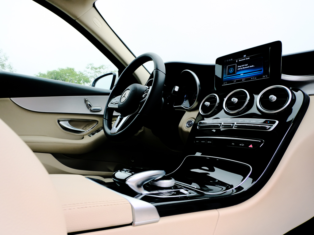 Mercedes C180 2020 Trắng Kem