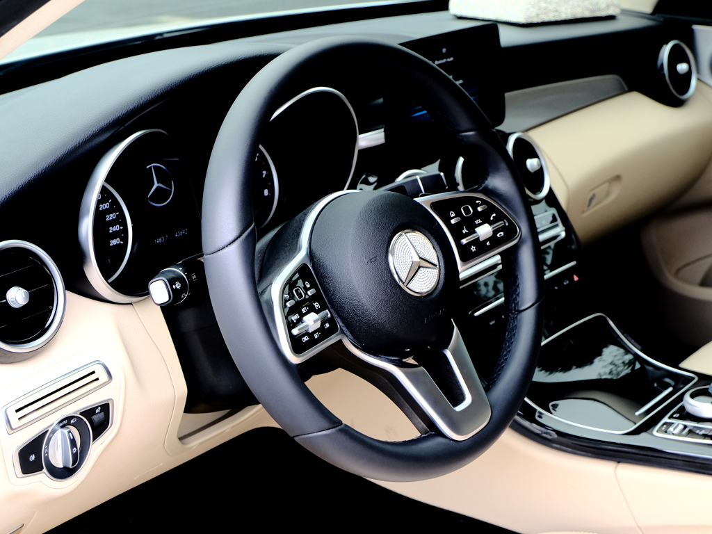 Mercedes C180 2020 Trắng Kem