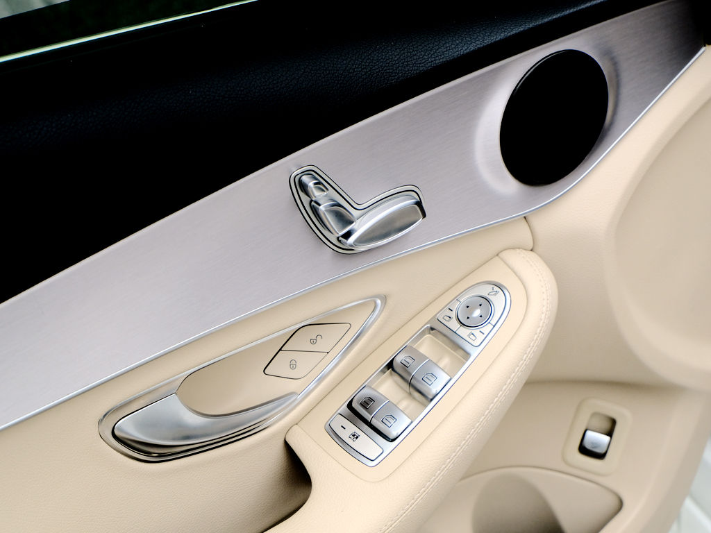 Mercedes C180 2020 Trắng Kem