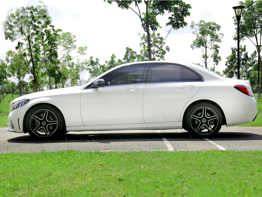 Mercedes C300 AMG 2019 Trắng