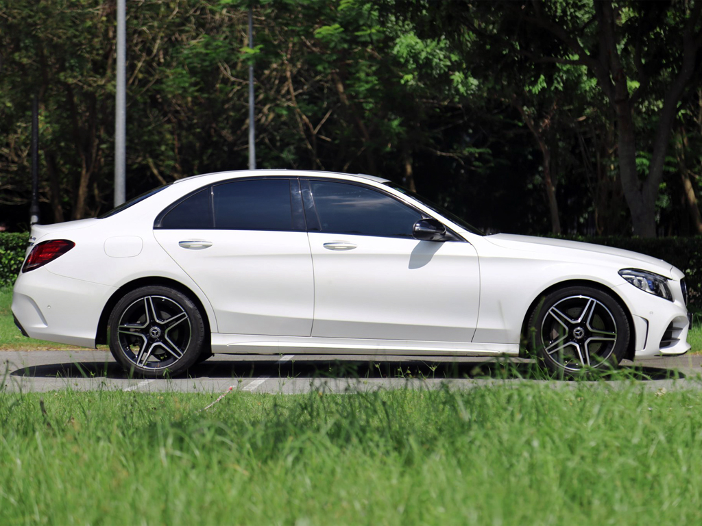 Mercedes C300 AMG 2019 Trắng