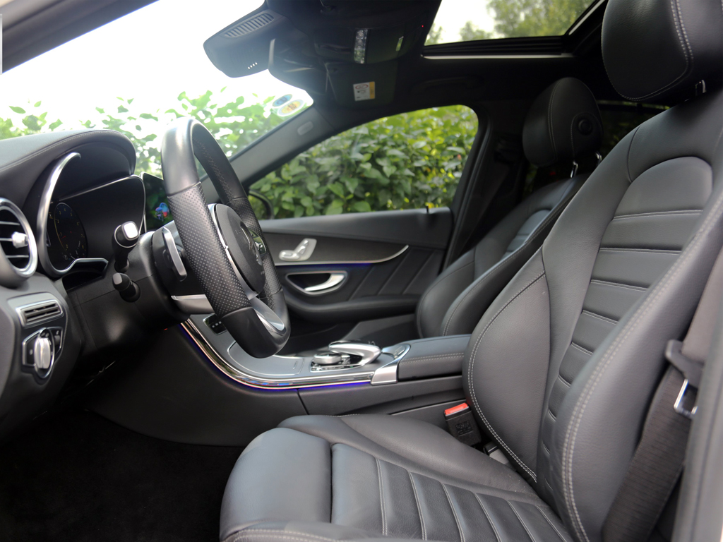 Mercedes C300 AMG 2019 Trắng