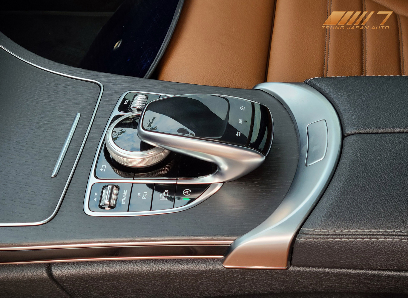 Mercedes C300 AMG 2020 (Màu Xám/nội thất nâu)