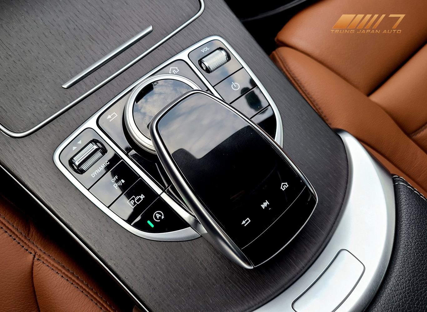 Mercedes C300 AMG 2020 (Màu Xám/nội thất nâu)