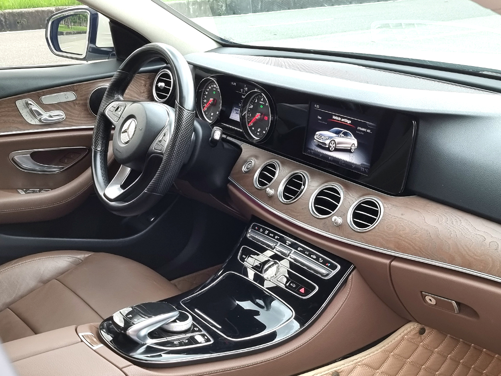 Mercedes E200 2016 Trắng