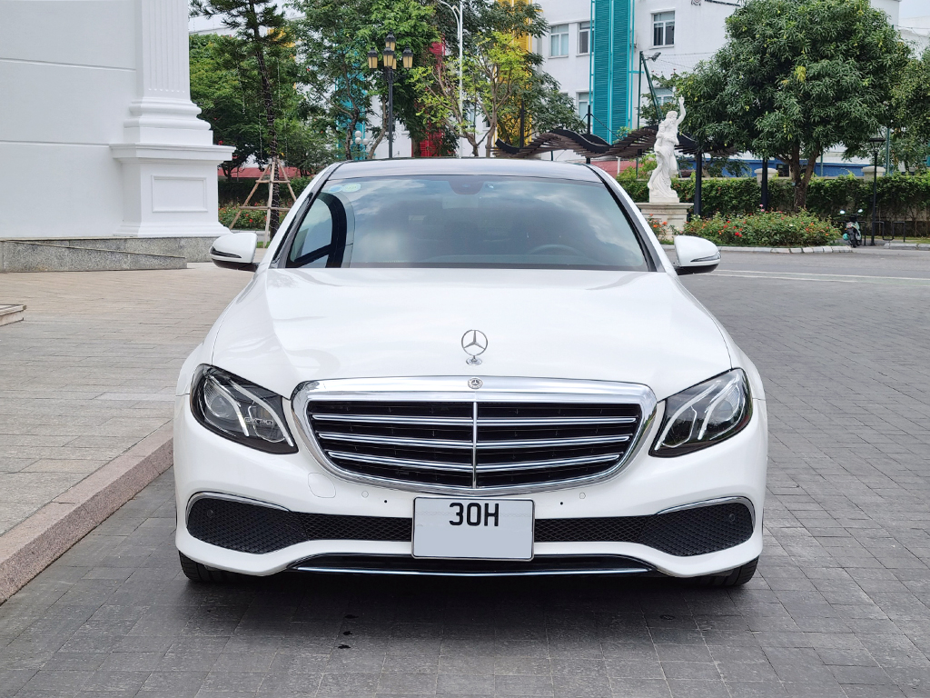 Mercedes E200 2018 trắng