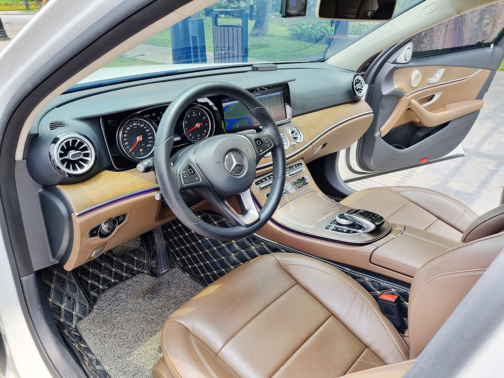 Mercedes E200 2018 trắng