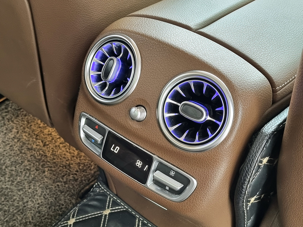 Mercedes E200 2018 trắng