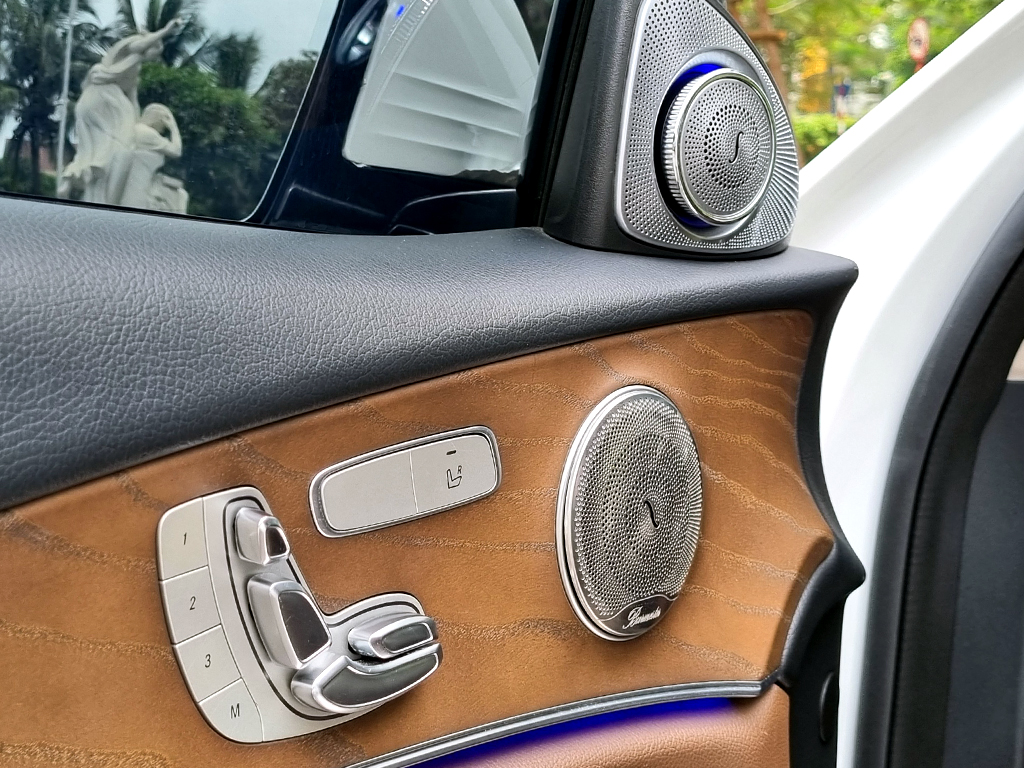 Mercedes E200 2018 trắng