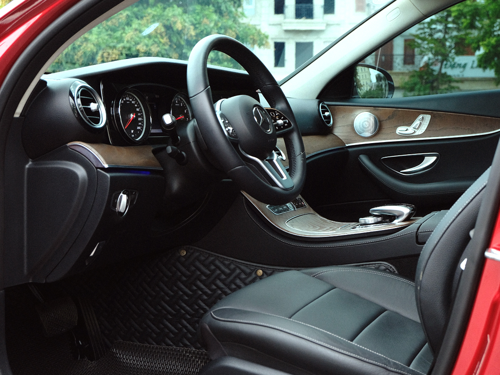 Mercedes E200 2019 Đỏ