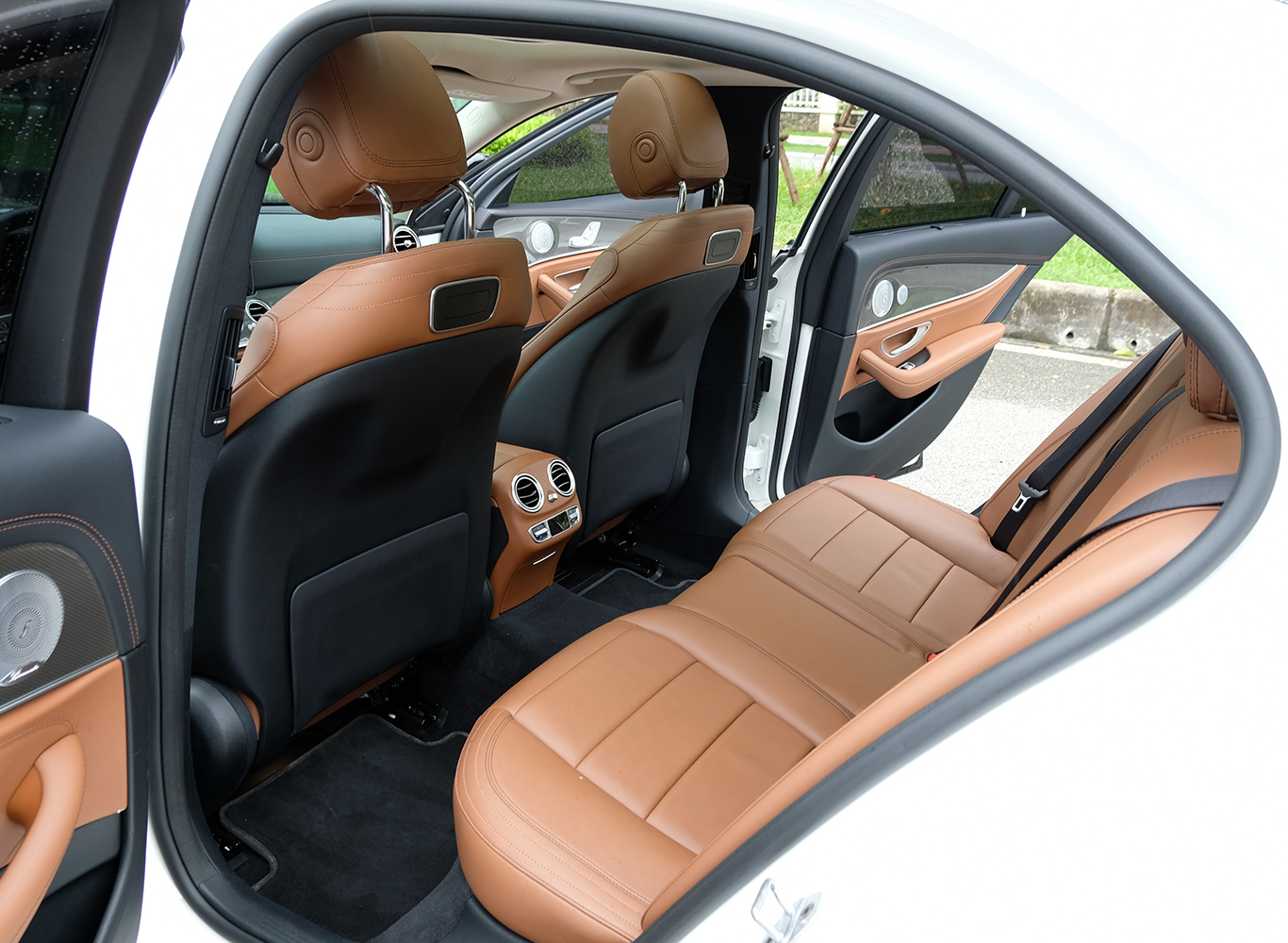 Mercedes E300 AMG 2017 Trắng Nâu
