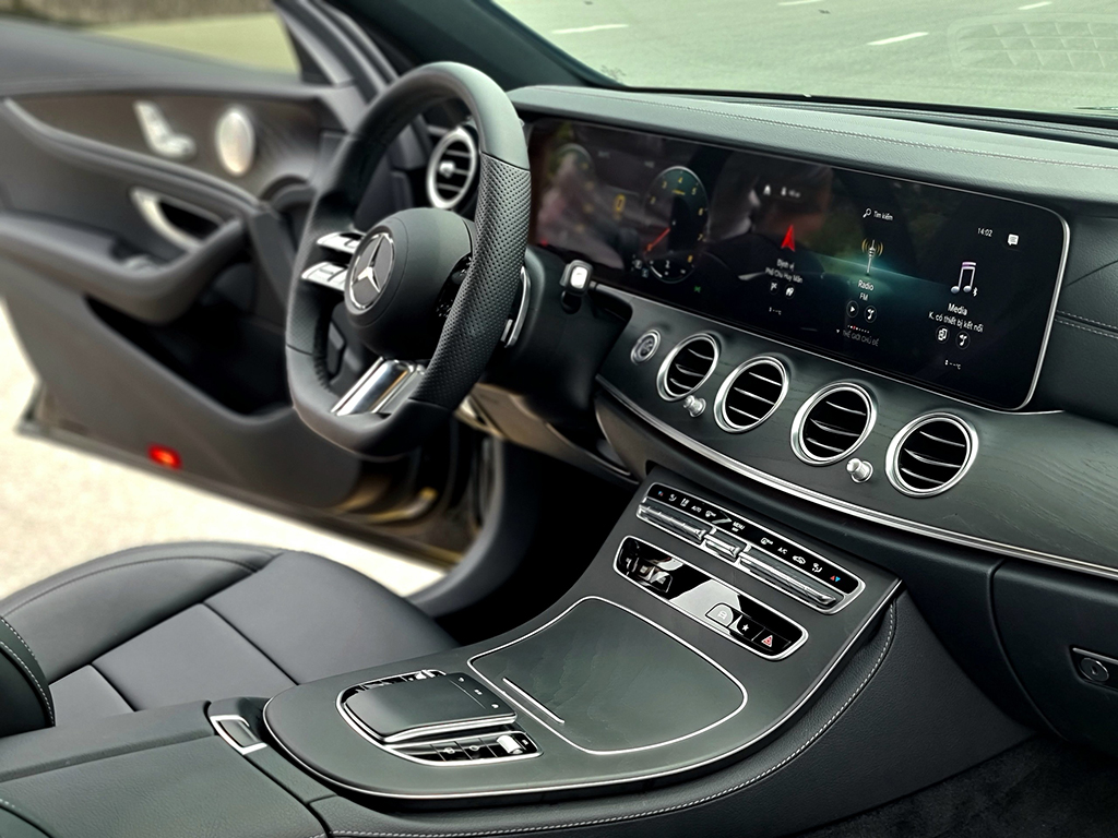 Mercedes E300 2021 Đen