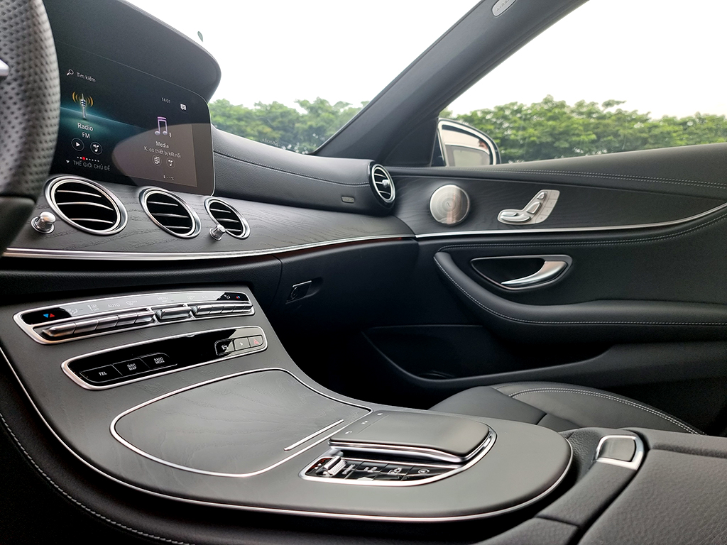 Mercedes E300 2021 Đen