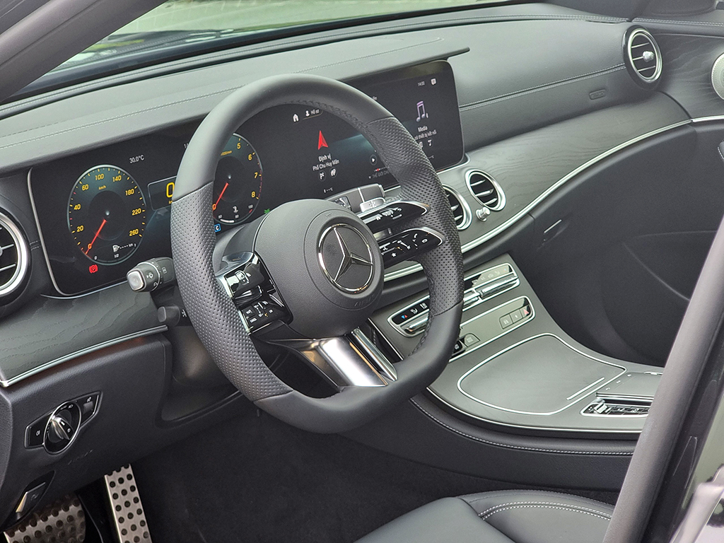 Mercedes E300 2021 Đen