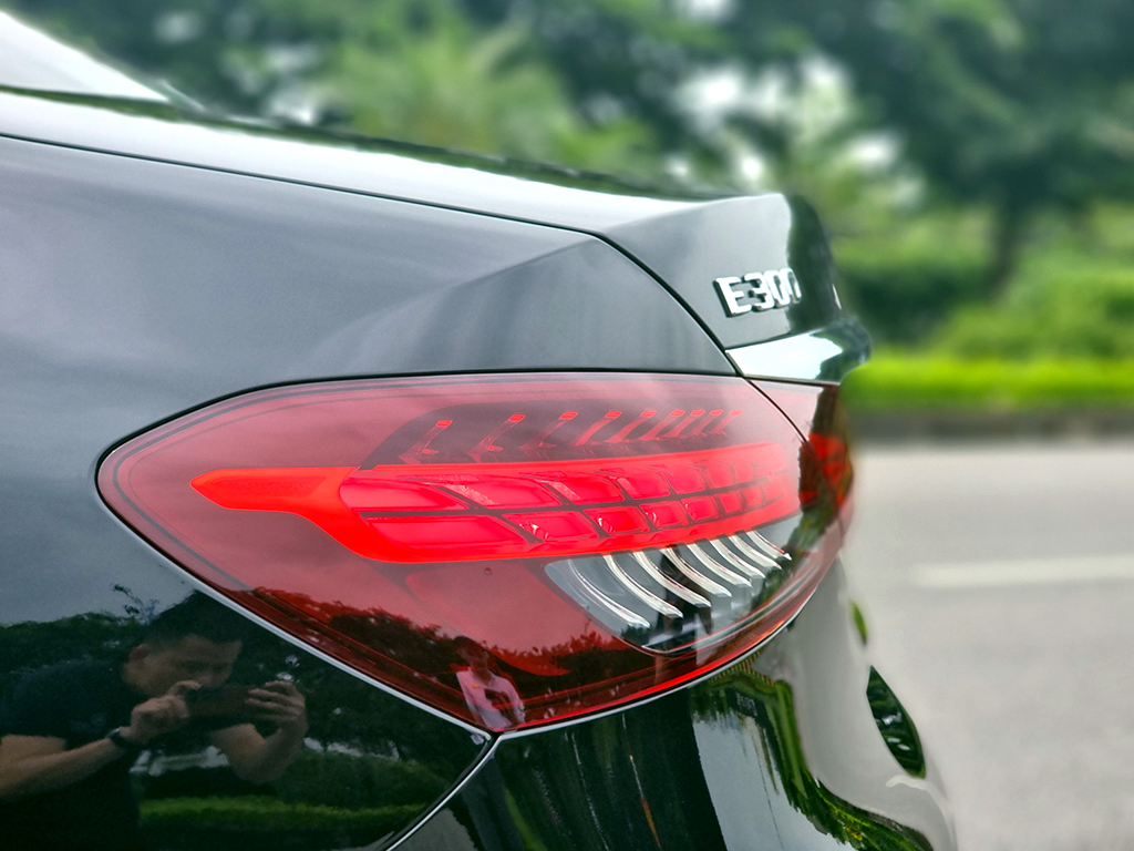 Mercedes E300 2021 Đen