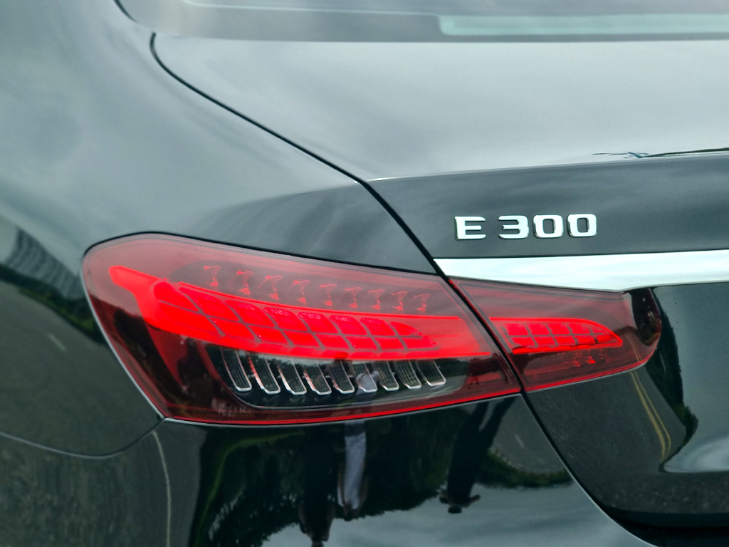 Mercedes E300 2021 Đen