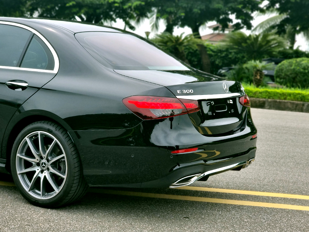 Mercedes E300 2021 Đen