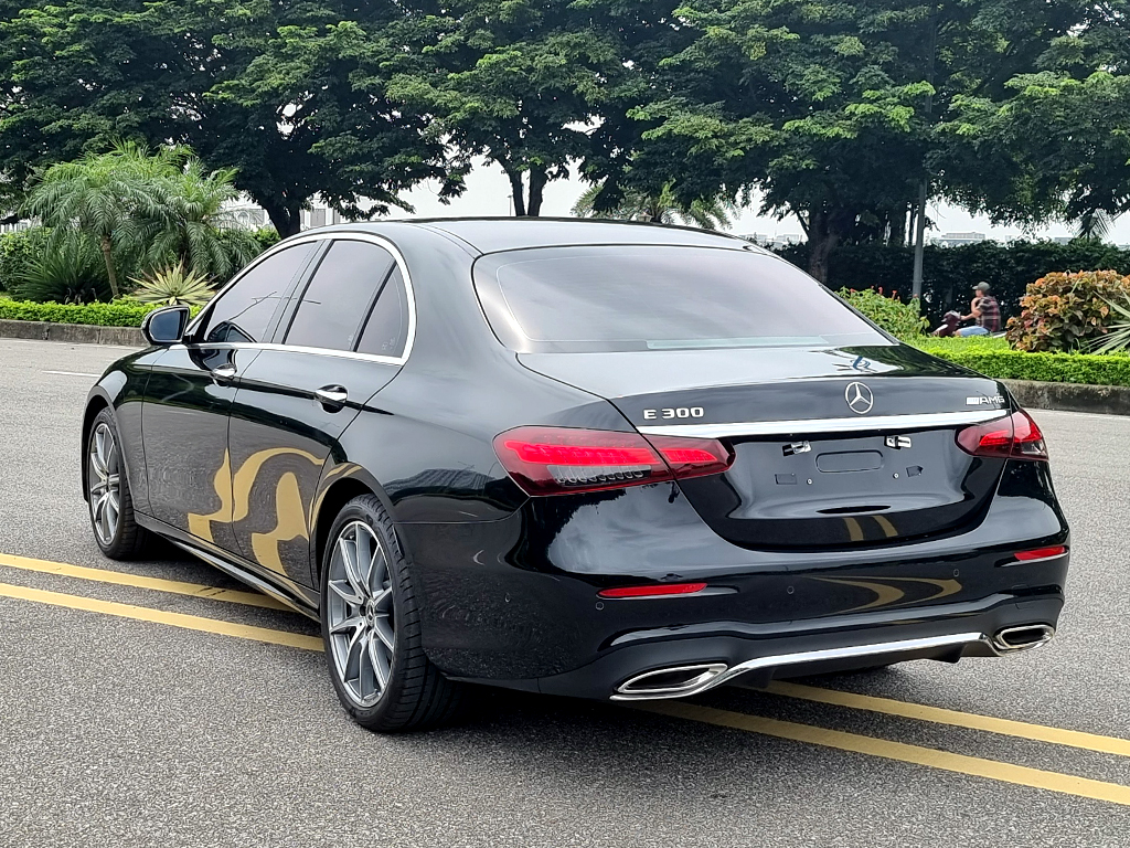 Mercedes E300 2021 Đen