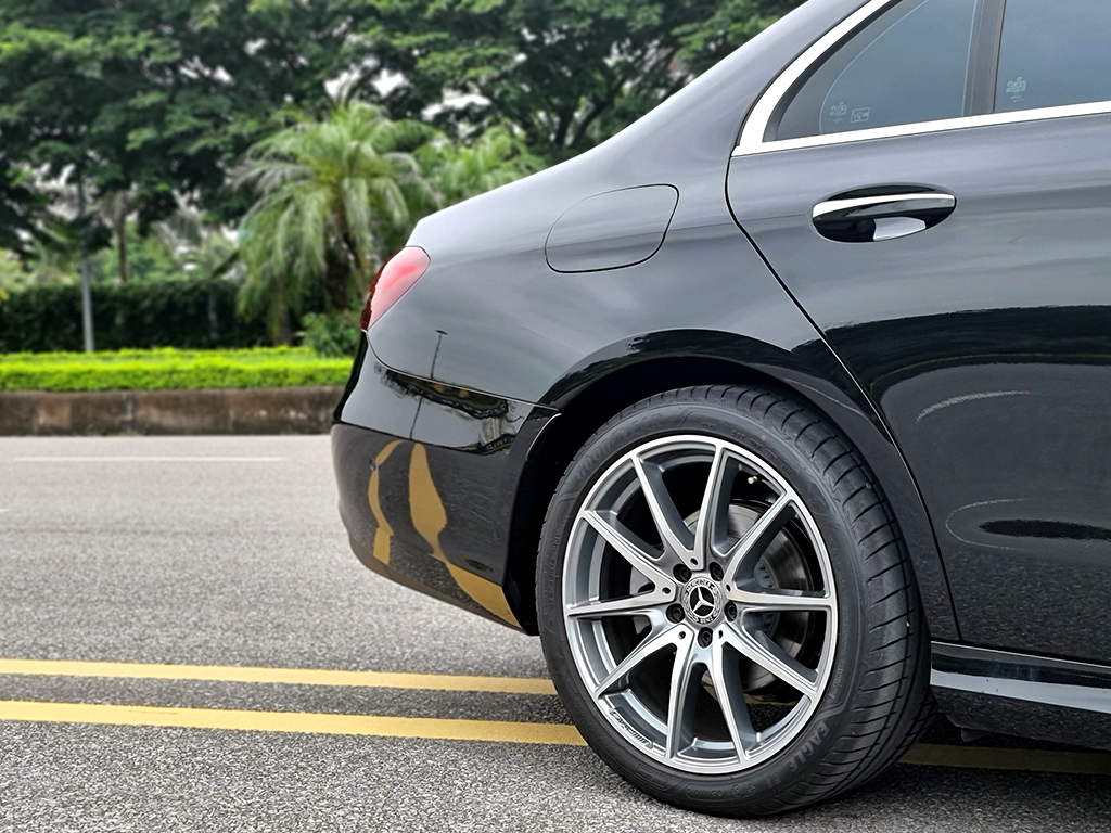 Mercedes E300 2021 Đen