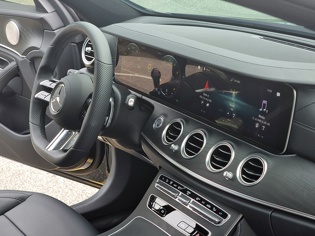 Mercedes E300 2021 Đen