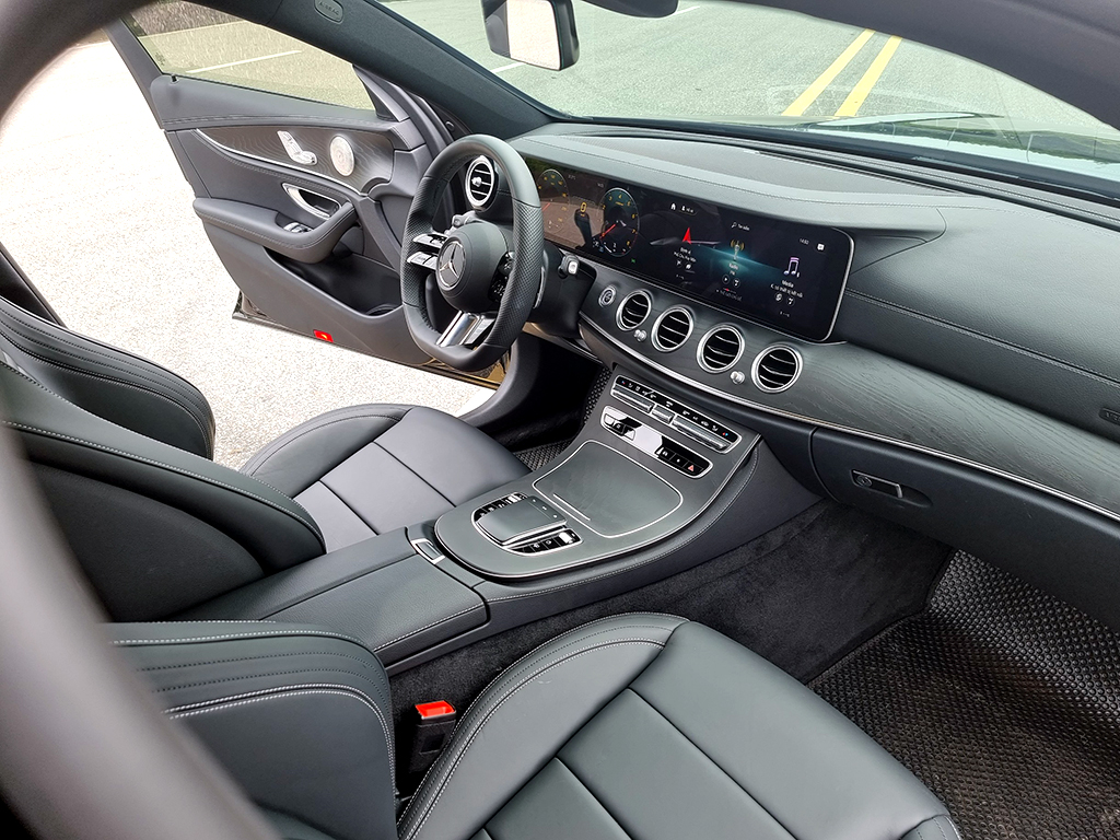 Mercedes E300 2021 Đen